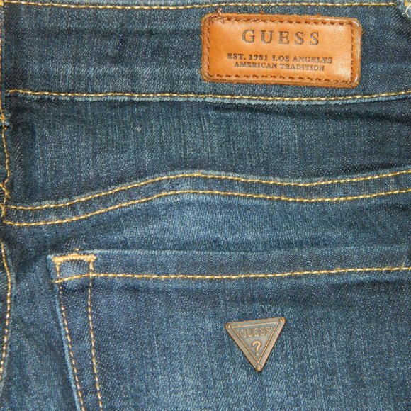 2 for/ $35 GUESS Dark Blue Mild Distressed Straight Leg Mid Rise Jeans Size 26 - Picture 7 of 11
